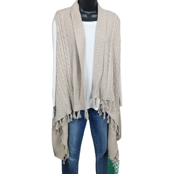 Matilda Jane Cable Knit Tassel Trim Sweater Vest - Medium - Picture 6 of 15